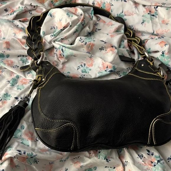 EXTREMELY RARE MCM Black Leather Shoulder Bag with Braided Strap and Gold Accent - Picture 7 of 8